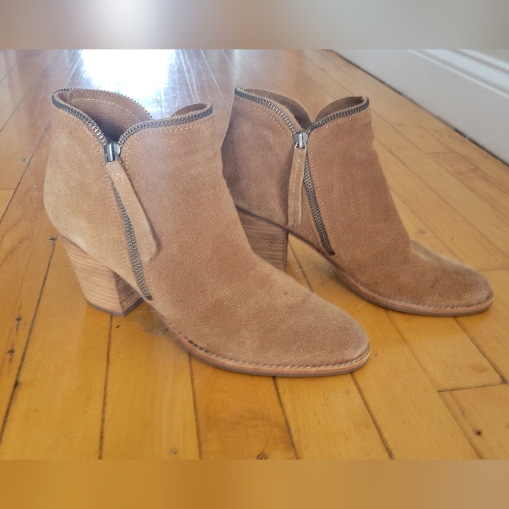 Size 9.5 Suede zip ankle booties